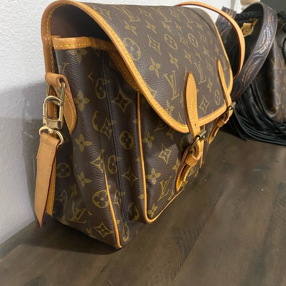 Louis Vuitton Gibeciere Gm Brown Leather Cross Body Bag - Picture 3 of 13